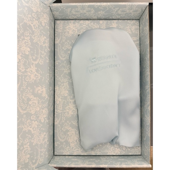 STANLEY X LOVESHACKFANCY 30OZ QUENCHER PROTOUR, TOSCANA TOILE ALPINE BLUE - Picture 6 of 6